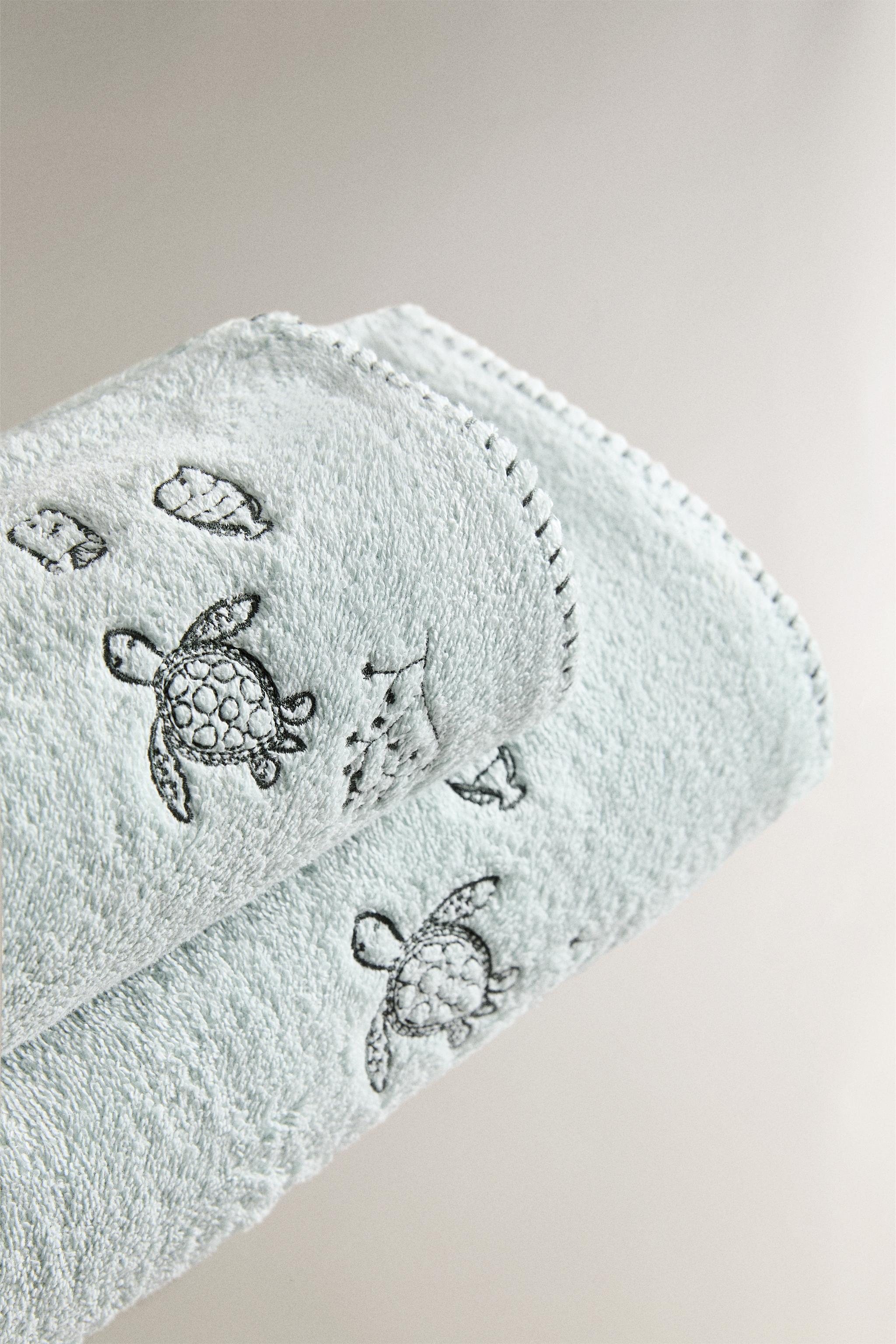 CHILDREN'S TROPICAL SEA BATH TOWEL